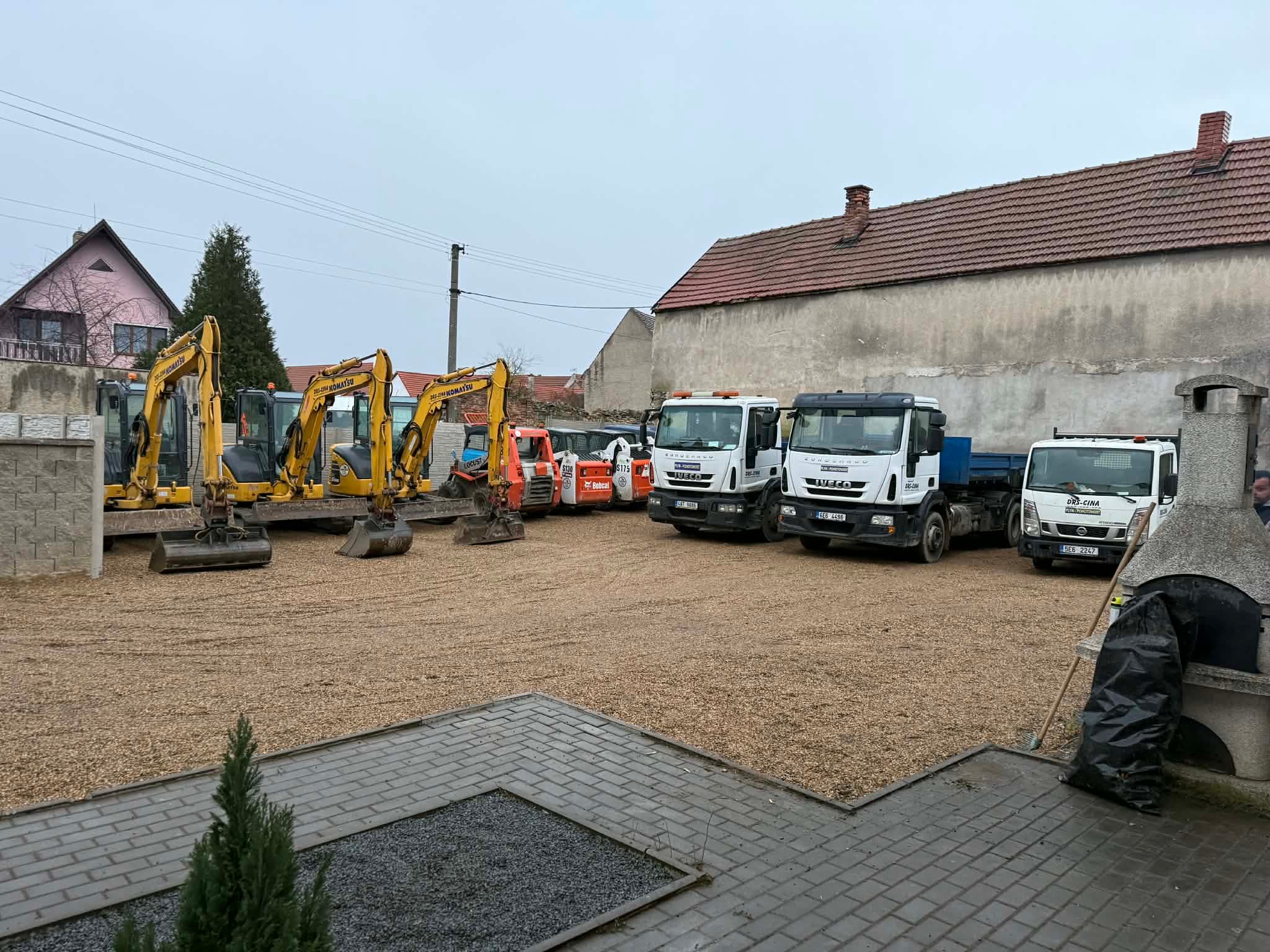 Stavební technika při přípravě terénu na realizaci zakázky